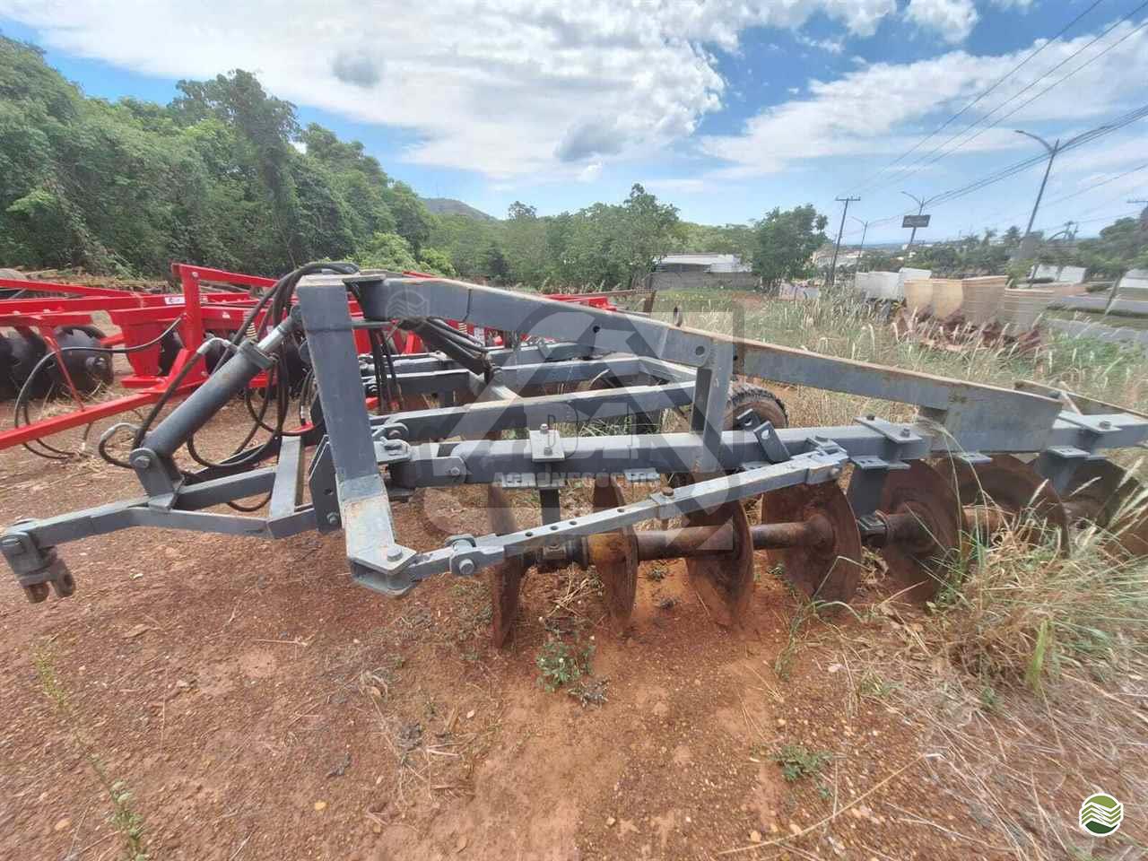 IMPLEMENTOS AGRICOLAS TERRACEADOR 14 DISCOS D4 Máquinas e Implementos BARRA DO GARCAS MATO GROSSO MT